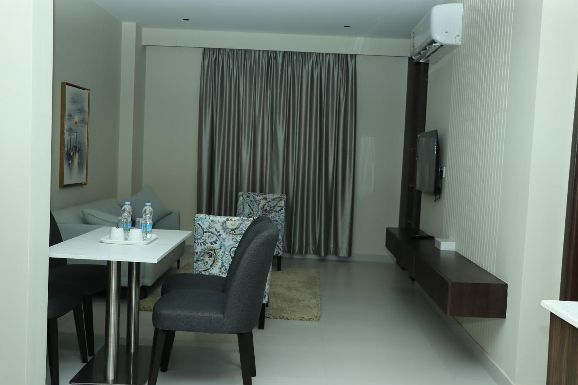 Jarzez Hotel Apartments Al Hail 세브 외부 사진