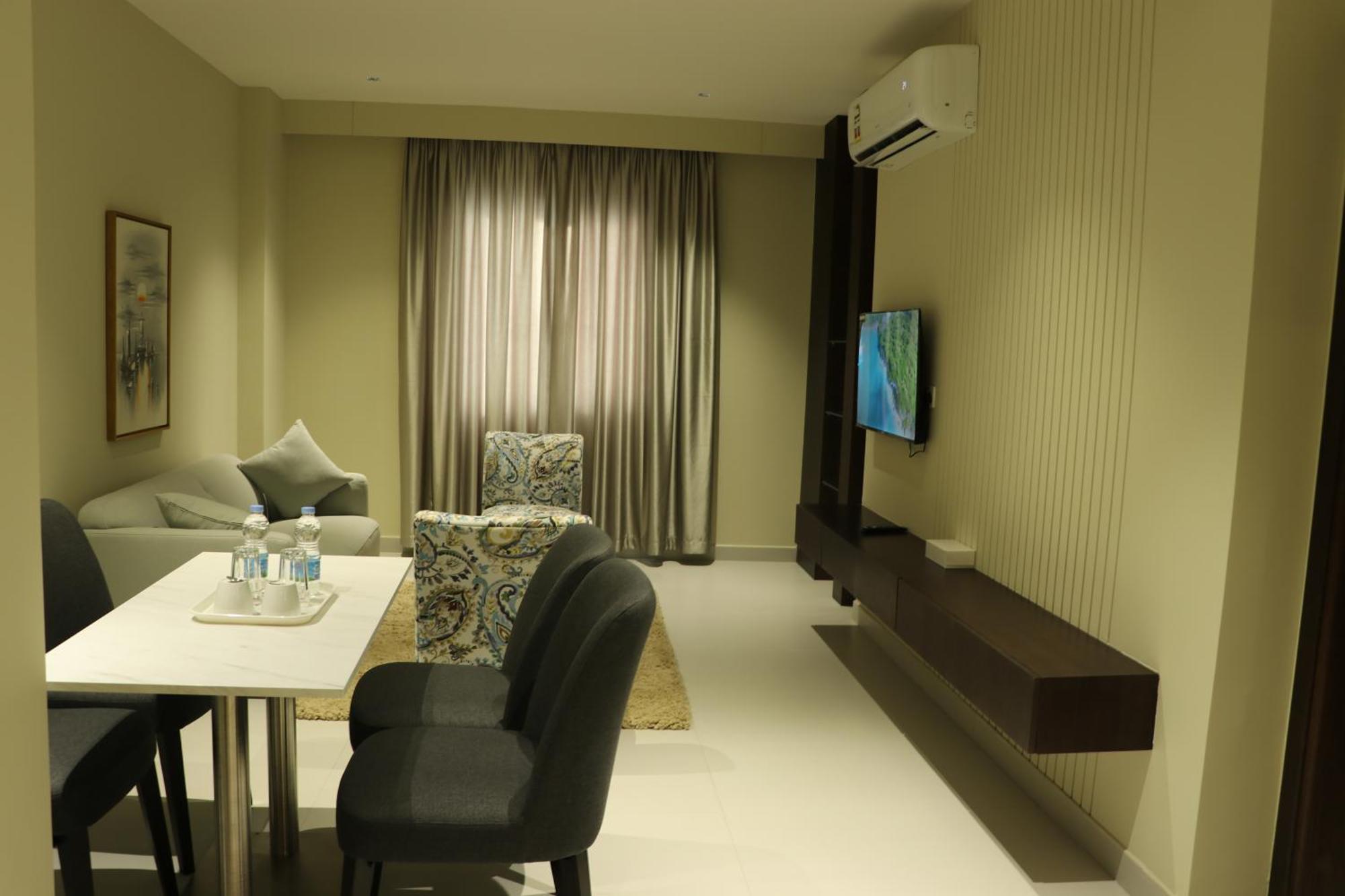 Jarzez Hotel Apartments Al Hail 세브 외부 사진