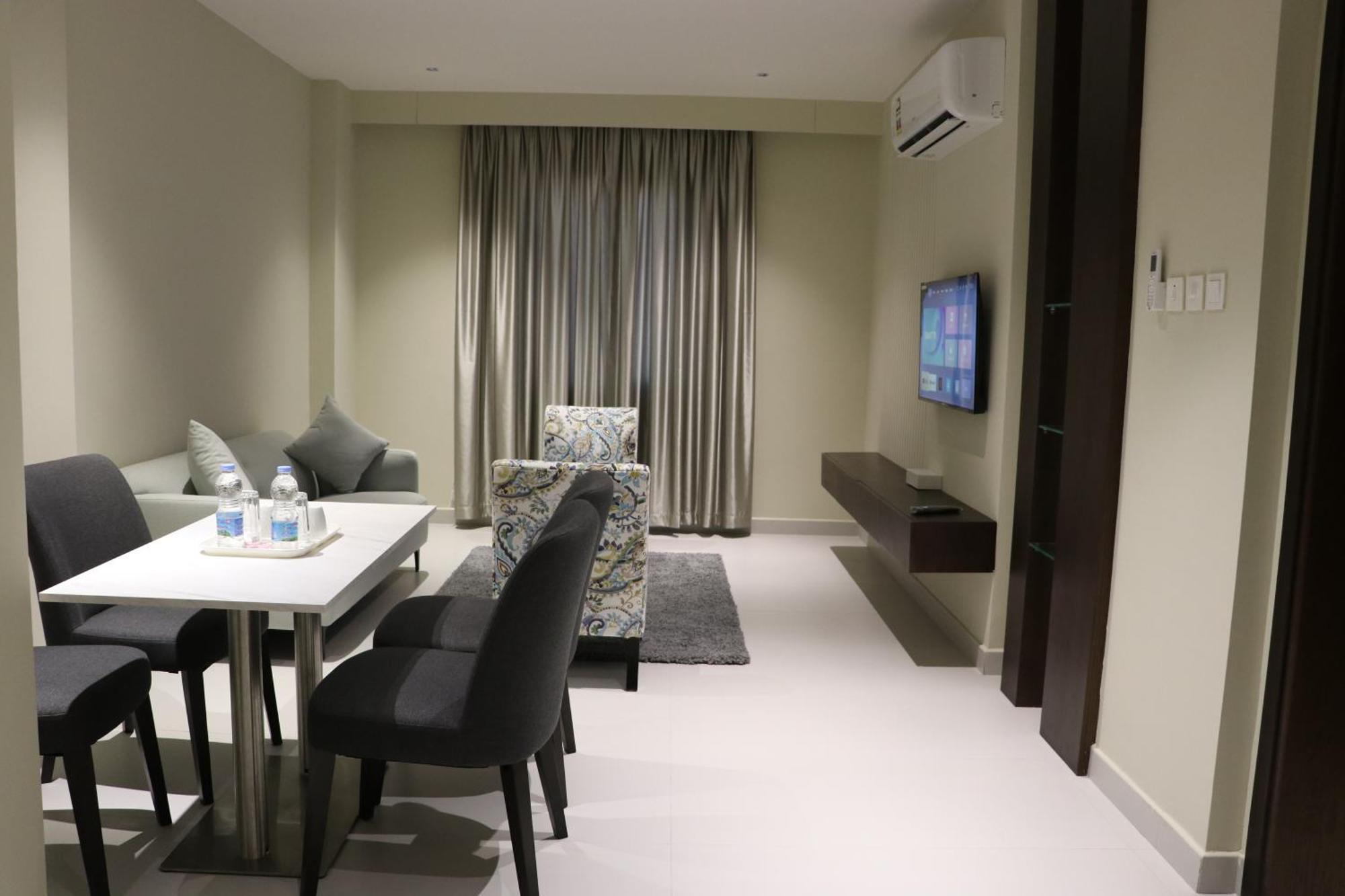 Jarzez Hotel Apartments Al Hail 세브 외부 사진