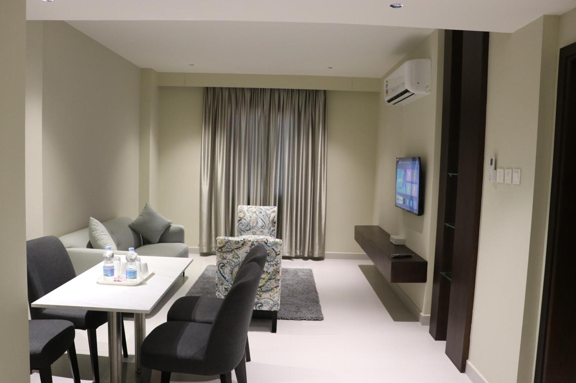 Jarzez Hotel Apartments Al Hail 세브 외부 사진