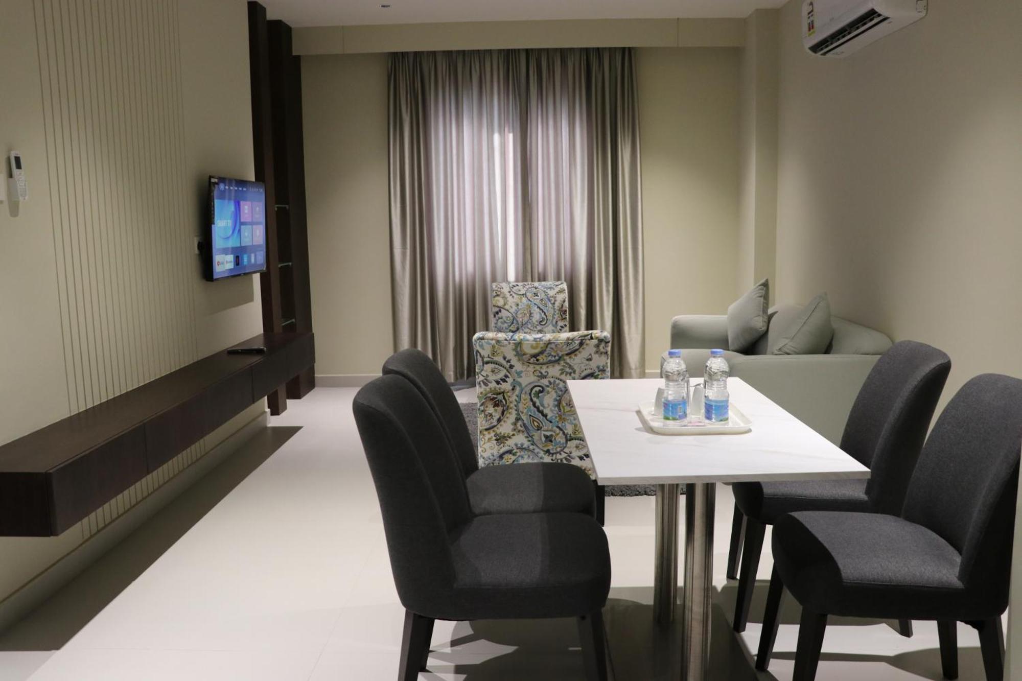 Jarzez Hotel Apartments Al Hail 세브 외부 사진