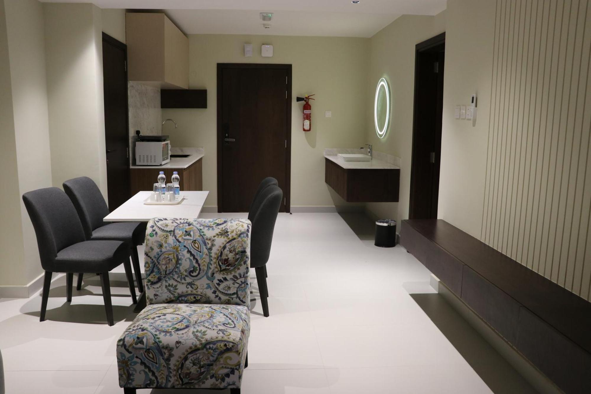 Jarzez Hotel Apartments Al Hail 세브 외부 사진